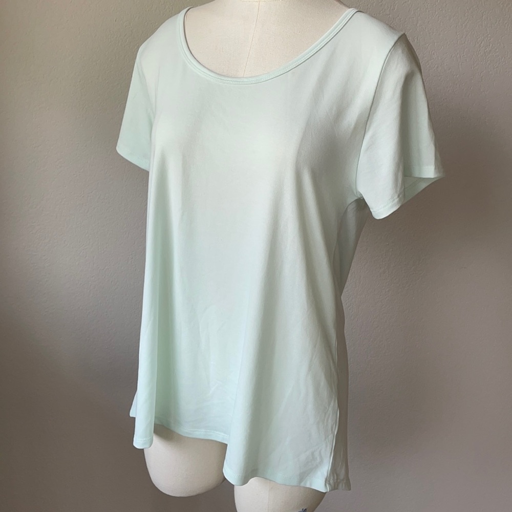 LuLaRoe Classic Tee Medium pale mint green shirt